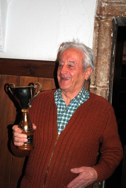 Franz Winterauer gewann bei "seinem" Turnier den Pokal.