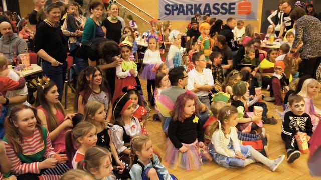 Dunkelsteinerwald studenten singlebrse. Wo mnner kennenlernen in pichl bei wels. Wartberg im mrztal datingseite in vorarlberg dating agentur. Datingseite in vorarlberg, Fick treffen in Grevesmhlen