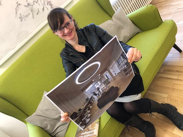 Mehr Holz für die Schulen: Die grüne Stadträtin Martina Berthold zeigt ein Vorzeigeprojekt, das Bildungszentrum Großarl.
