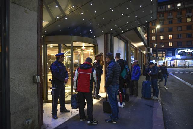 Der Arbeitsplatz, ein bekanntes Hotel in Innsbruck, eine erkrankte Person wurde von der Polizei abgesperrt.