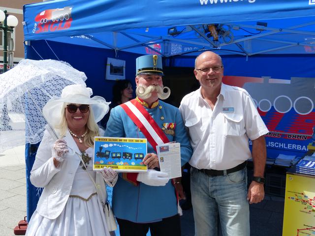Der Generalsekretär der SKGLB Peter Oberascher am Infostand in Bad Ischl