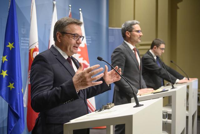 LH Günther Platter betonte in Bozen, wie wichtig die permanente Abstimmung und enge Zusammenarbeit zwischen den drei Ländern ist.