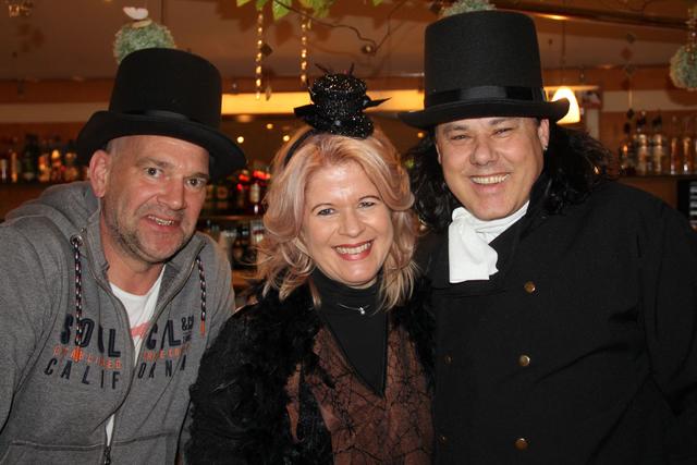 Direktorin Claudia Wendner mit Udo Wenders (l.) und Christian Wiedner.