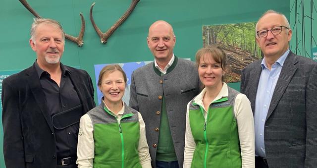 Nationalparkdirektor Volkhard Maier, Nationalpark-Rangerin Erni Kirchweger, LAbg. Christian Dörfel, Iris Egelseer, Bezirkshauptmann Dieter Goppold (von links)