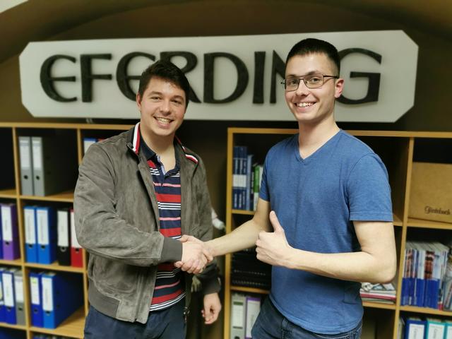 Der geschäftsführende Landesobmann Silvio Hemmelmayr gratulierte dem neu gewählten geschäftsführenden Bezirksobmann David Aichinger  | Foto: BGF Thomas Radler 