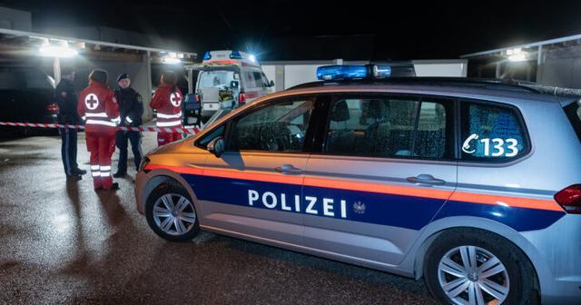 Zurzeit ist das Motiv noch unklar, nach Auskunft der Polizei dürften der Tat aber jahrelange Streitigkeiten voraus gegangen sein.