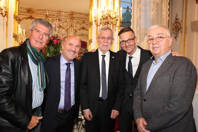 Eventmanager Franz Müllner, Nikodemus-Inhaber Niki Neunteufel, Bundespräsident Alexander Van der Bellen, Alexander Löschnak mit Franz Löschnak.