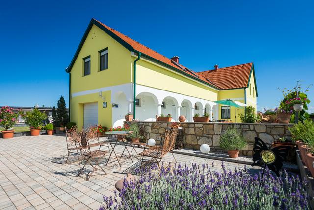 Gewinnen Sie ein Traumwochenende im Appartement Haus Freiler in Mörbisch am See.