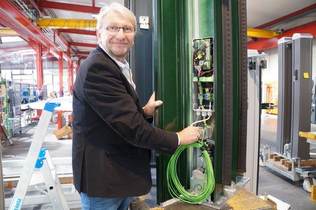 Ewald Holler hat bereits einen Notfallsplan ausgearbeitet, sollte die ausstehende Ware aus Antwerpen nicht in den nächsten Tagen eintreffen.