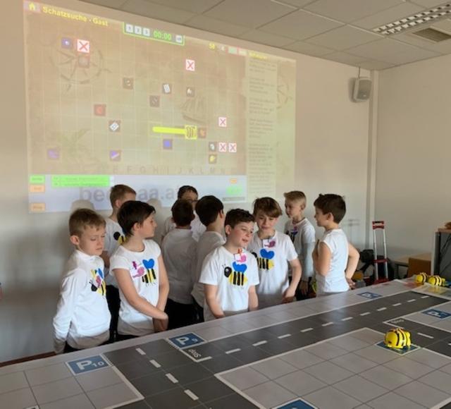 Kreativität und algorithmisches Denken waren bei den Aufgaben gefragt. | Foto: Bildungsdirektion