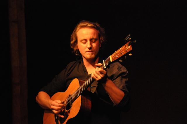 Markus Schlesinger, ein Fingerstyle-Akrobat der Sonderklasse. 