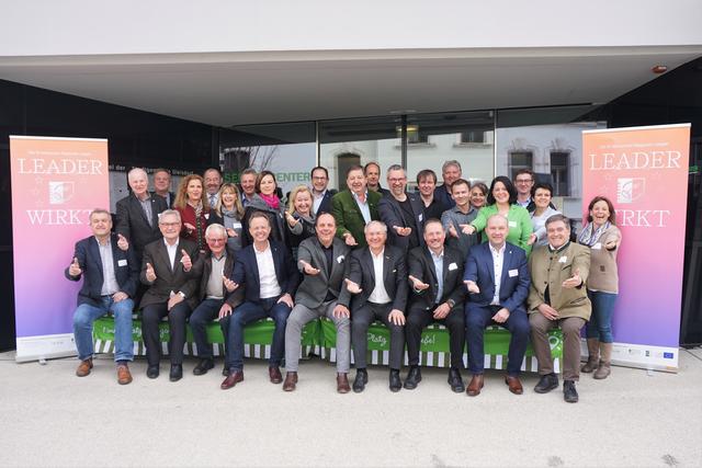 Die Funktionäre der 15 Leader-Regionen wählten ihr Führungsteam in Gleisdorf. | Foto: Christian Hütter