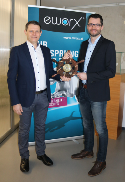 Mario Engleder (rechts) übernimmt die Geschäftsführung der Firma eworx von Manfred Wimmer. | Foto: Foto: eworx