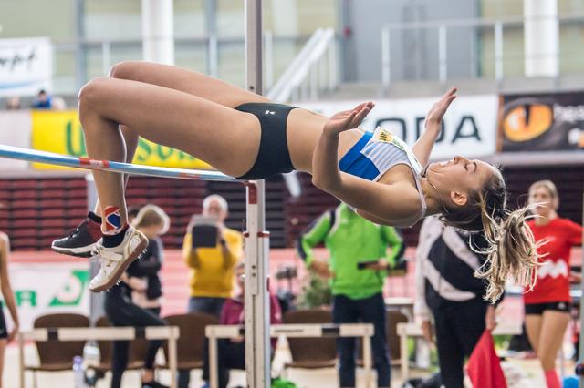Lea Germey sprang bei der ÖM in Linz mit geliehenen Schuhen auf Platz zwei. | Foto: Witting