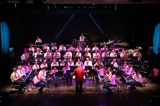 Die Musikkapelle St. Johann verabschiedet ihren langjährigen Kapellmeister Hermann Ortner. | Foto: Treffer Media