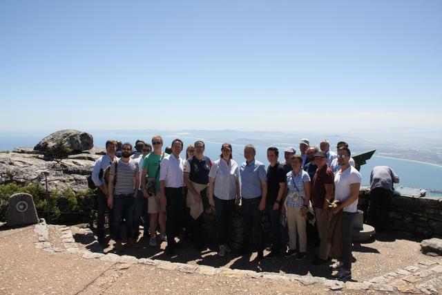 Die Teilnehmer an der Wirtschaftsreise nach Kapstadt hatten den Tafelberg erklommen – mittels Gondel. | Foto: WOCHE