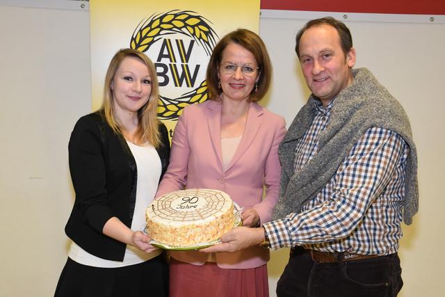 Obmann-Stv. Maria-Magdalena Heissenberger, Bildungs-Landesrätin Christiane Teschl-Hofmeister und AV-Geschäftsführer Karl Lobner. | Foto: Jürgen Mück