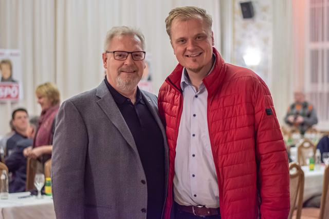 SPÖ-Spitzenkandidat Robert Hafner und BR Horst Schachner (re) diskutieren über die Zukunft der Arbeit. | Foto: KK