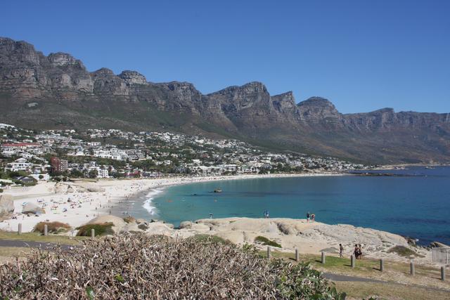 "Die Zwölf Apostel": Die Bergkette erstreckt sich vom Plateau des Tafelbergs entlang der Küste des Atlantiks in südwestlicher Richtung. | Foto: WOCHE