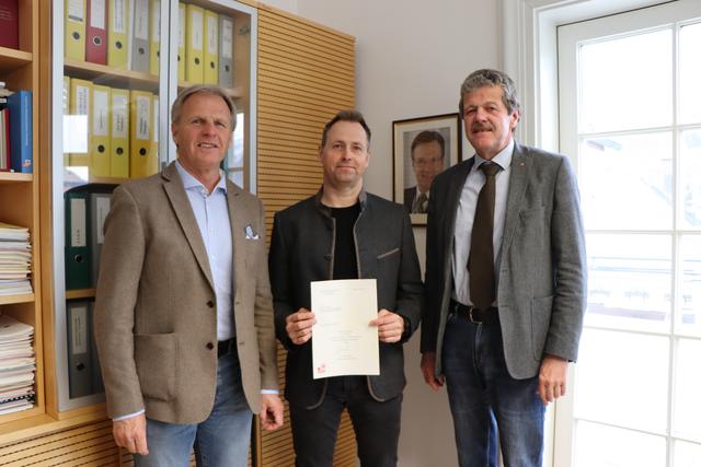 Neuer Leiter der Bezirksforstinspektion Landeck: Peter Hauser, Michael Knabl und BH Markus Maaß (v.l.). | Foto: Othmar Kolp