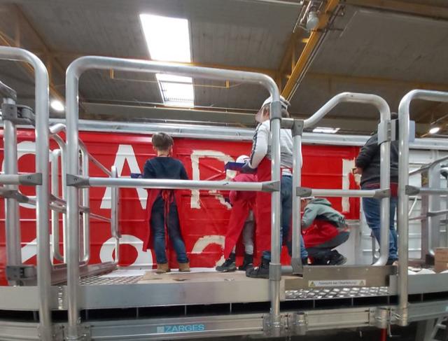 Bestens ausgestattet von den ÖBB malt es sich auch in der Höhe recht angenehm | Foto: VS Lind ob Velden