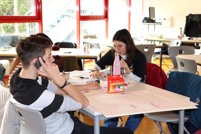 Auch über Telefonate wurden Expertenmeinungen eingeholt.