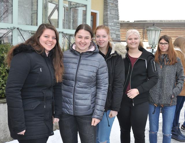 Fünf Mädels aus Taxenbach waren zum Teil zum wiederholten Mal beim Ein- und Aufsteigerseminar dabei. (v. l. n. r. Barbara Schernthaner, Christiane Gassner, Johanna Plaickner, Celina Eder und Ivana Radic)
