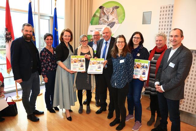 Die perfekte Vernetzung: Florian Schublach, Jasmine Bachmann, Christiane Teschl-Hofmeister, Katja Weirer, Wolfgang Mair, Johann Heuras, Sarah Ehmann, Elisabeth Lechner, Barbara und Martin Hörmer | Foto: Philipp Hebenstreit