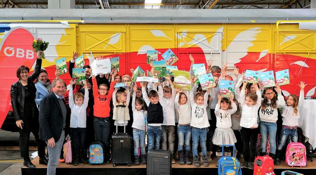 Große Freude nach der feierlichen Enthüllung des Waggons! | Foto: ÖBB/Limpl