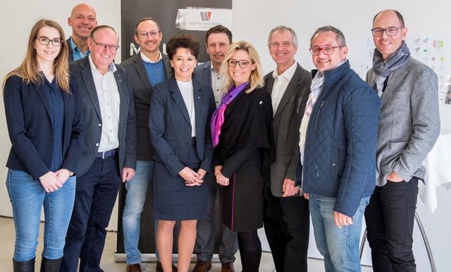 Ortsgruppenobmann Wolfgang Wieser (2.v.l.) mit Vertretern von Gemeinde, Wirtschaftsbund und Unternehmern. | Foto: Max Carrara