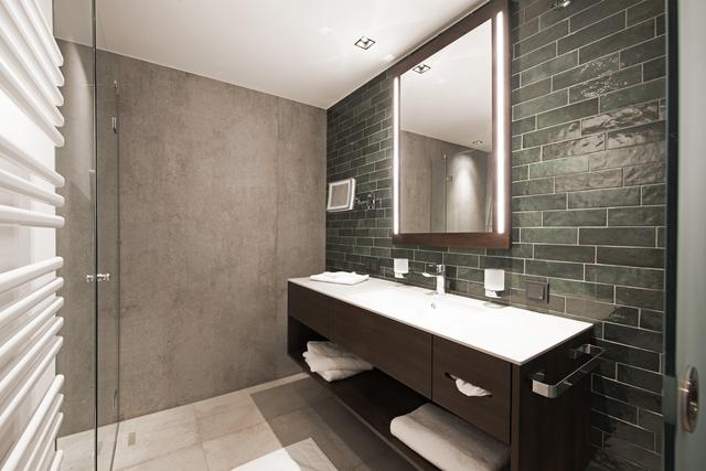 Stein, Holz und Keramik finden sich im ganzen Hotel wieder.  | Foto: zumOxn/Simon Strasshofer