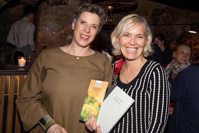 Alexandra Schmidt mit Alexandra Picker-Rußwurm im Weinkeller der Blauen Gans. | Foto: wildbild