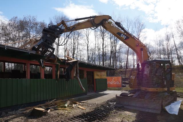 Diese Halle steht dem neuen Projekt noch im Weg. Aber nicht mehr lange. | Foto: Almer