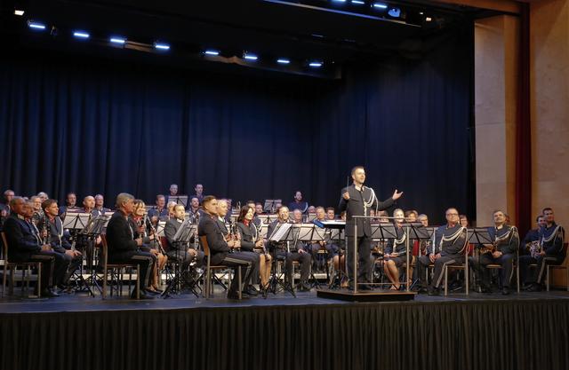 Die Polizeimusik Steiermark spielt in Weinitzen auf.