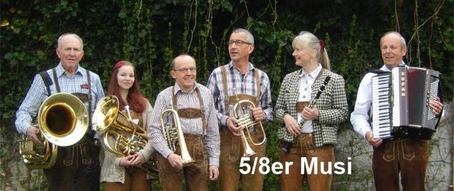 Die „5/8er-Musi“ aus Unterweitersdorf spielt auf und ein Programm aus Mundartdichter und Witzeerzähler sorgt für gute Laune und Unterhaltung.  | Foto: privat
