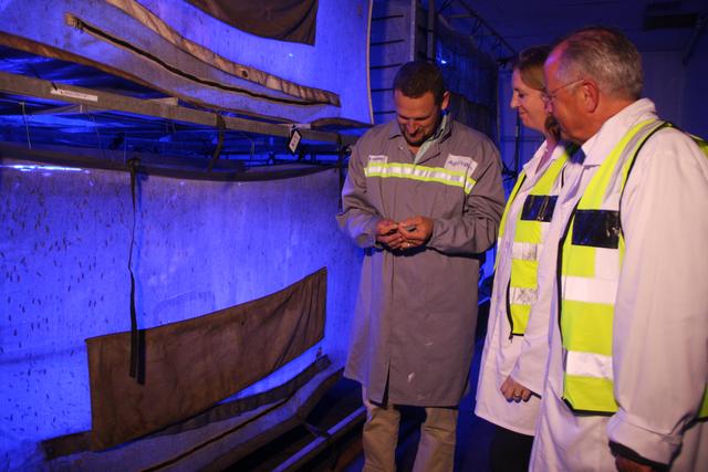 Landesrätin Barbara Eibinger-Miedl bei "Agri Protein" - hier mit Günter Dörflinger (r.) von "Christof Industries".