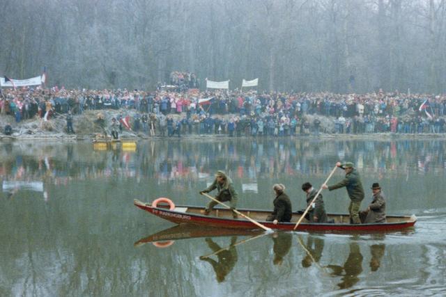 Die Freude bei der ersten Begegnung mit den Nachbarn an der March war groß.  | Foto: Thomas Buchta