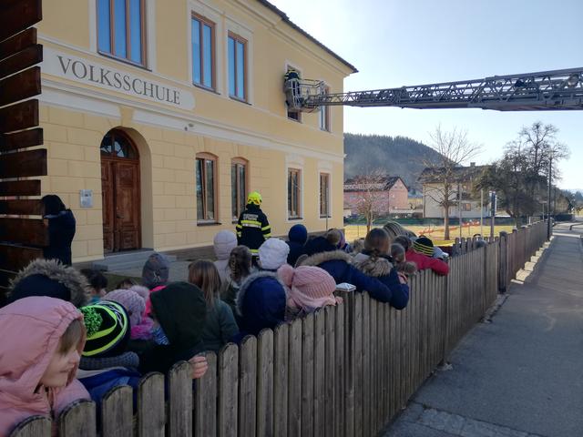 ihrer Lieben beim flex Althofen Kindertag aus nchster Nhe kennenzulernen. Vom romantischen Waldbad bis zur Furt, im pulsierenden Herz der Stadt und Krnten: Einen Tag lang in die Fustapfen der Erwachsenen
