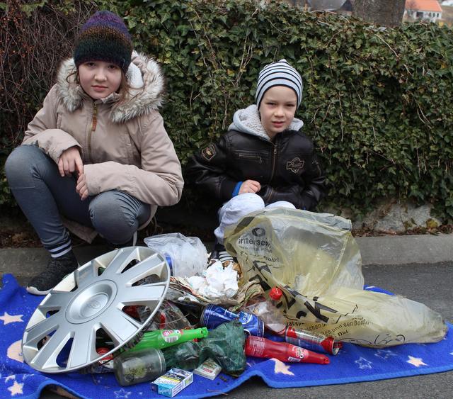 Was Leonie und Sebastian Popofsits bei einem kurzen Spaziergang fanden, füllte einen ganzen Müllsack.