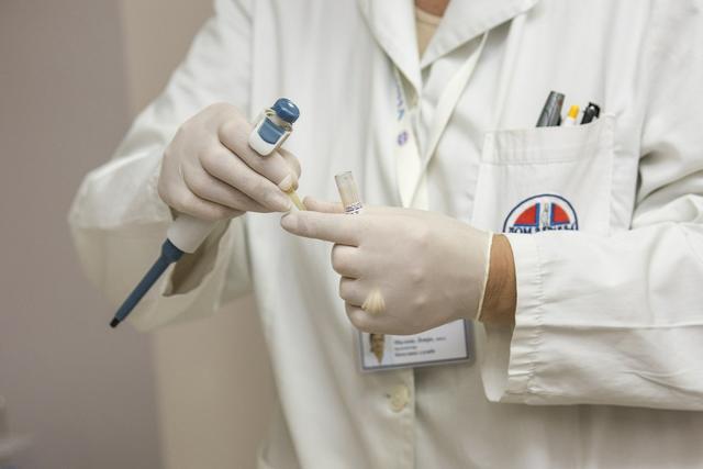 In detektivischer Kleinarbeit wird der Überträger des Virus in Wien gesucht.