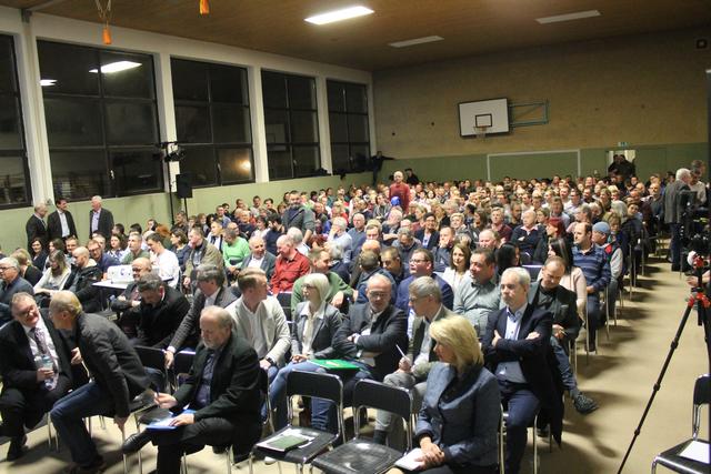 Volles Haus beim Bürgerinformationsabend in der Volksschule Münzbach.