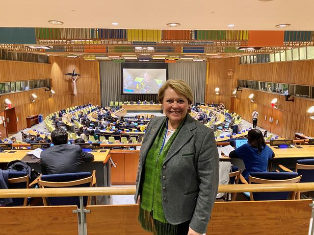 Gertraud Salzmann bei der IPU-Konferenz in New York.
