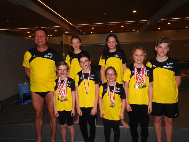 Trainer Pepi Mair mit Karl Kastner, Theresa Riepler, Leo Preyer, Anna Nemmert, Lena Panzl, Matthäus Presslaber und Nico Tabernig (v.l.) | Foto: SU Osttirol