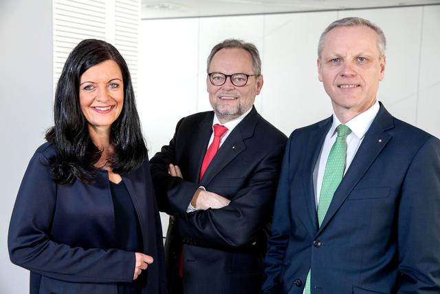 von links: Kathrin Kühtreiber-Leitner, Josef Stockinger und Othmar Nagl. | Foto: Oberösterreichische Versicherung AG