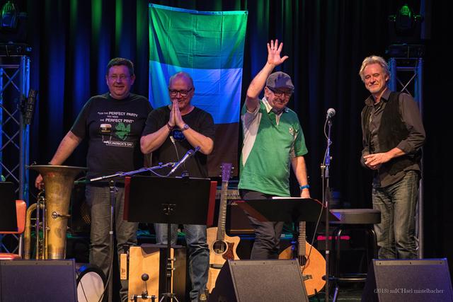 Dass ein guter Teil des Band-Repertoires von der grünen Insel kommt, ist den irischen Wurzeln von Peter Fleming geschuldet. | Foto: Michael Mistelbachen
