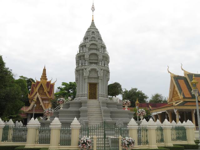 Aufnahme 11.2.2020 die königliche Stupa für für Kantha Bopha (Duftende Blume) und Sihanouk