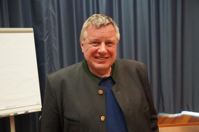 Wirtschaftsliste Salzburg, Josef Fritzenwallner: "Probleme sehen wir im Fachkräftemangel und in den Steueroasen. Die Unternehmer werden uns als parteifreie Organisation an ihrer Seite wissen. Wir sind froh, dass es ein Stockerlplatz für uns geworden ist. " | Foto: Hettegger