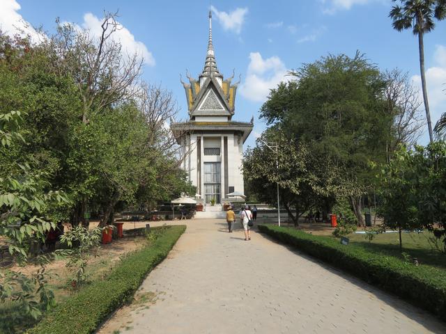 Aufnahme 11.2.2020 Gedenk-Stupa in Choeung Ek Genocidal center