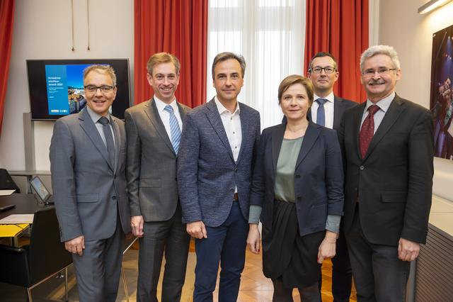 Motiviert: Boris Papousek, Werner Ressi, Siegfried Nagl, Judith Schwentner, Bernhard Inninger, Werner Prutsch (v.l.) | Foto: Stadt Graz/Fischer