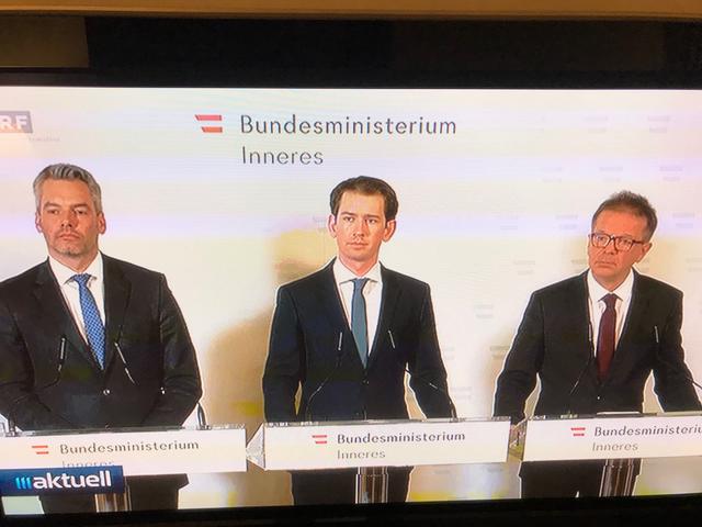 Bundeskanzler Sebastian Kurz ergriff das Wort, gab dann an Gesundheitsminister Rudi Anschober (rechts) weiter. Innenminister Karl Nehammer betonte die gute Zusammenarbeit mit den Einsatzkräften und der Polizei.